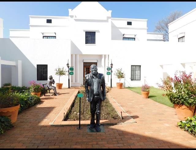 610M² OFFICE FOR SALE IN FERNDALE
